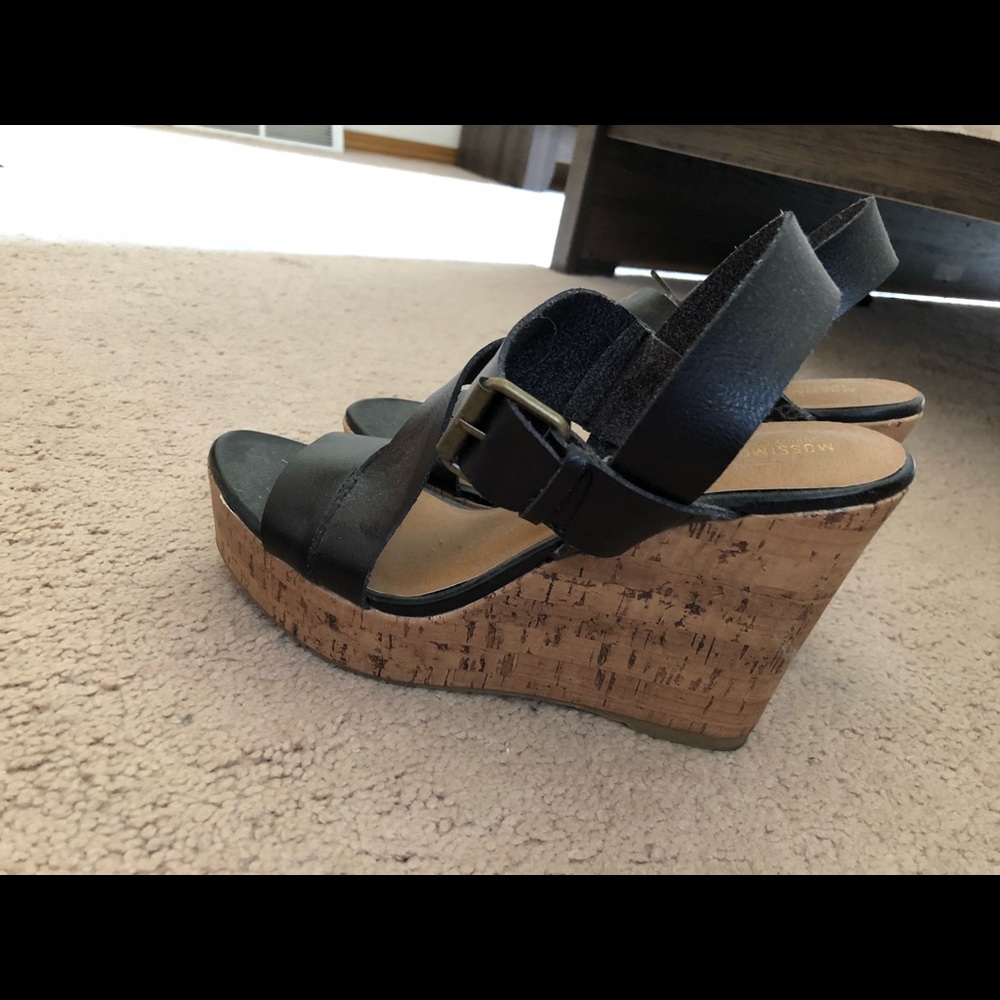 Cork wedge with black leather straps